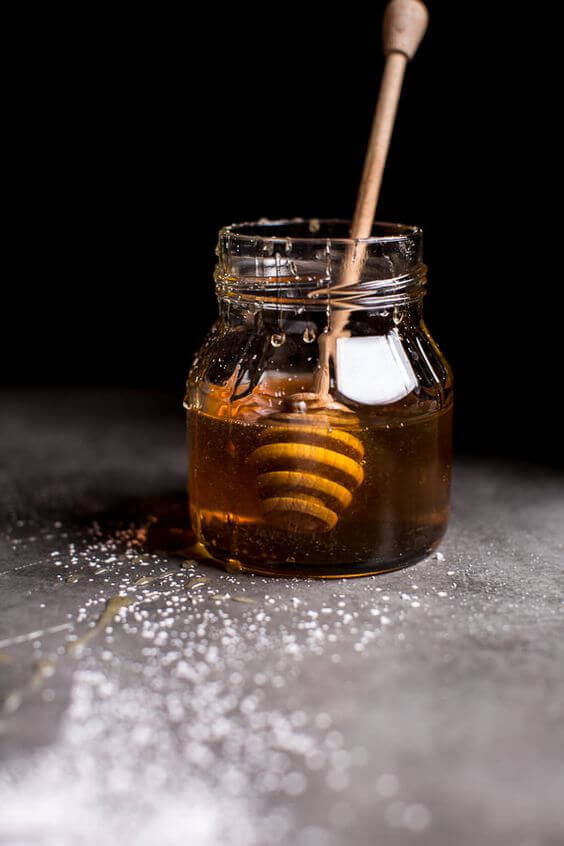Honey as a home remedy against colds, coughs and flus